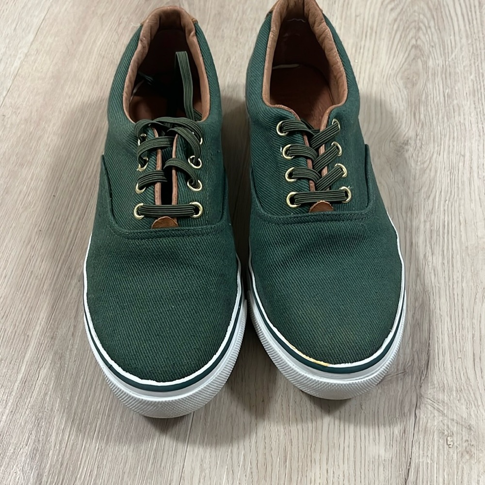 Bass canvas shoes. Green. Great condition. Size 7.5
